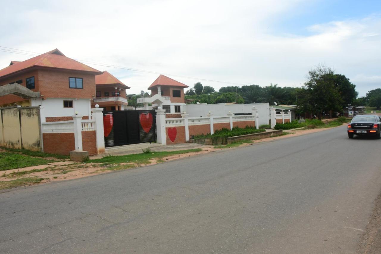 Odo So Royal Hotel Akosombo Exterior photo